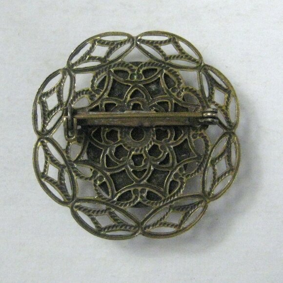Plastic Faux Cameo Brooch Pin Goldtone Vintage 1980 Jewelry Metal Filigree 1 inc - Picture 3 of 3